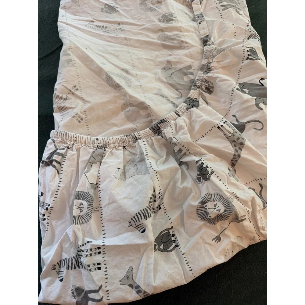Pottery Barn Kids Organic Cotton Crib Fitted Sheet Safari Animal Grey Wh 52x27‎